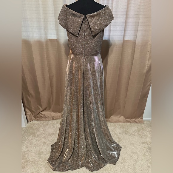 XSCAPE - Gold Sand - Shimmer Glitter off the Shoulder Gown - Size 8. - Picture 6 of 10